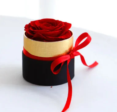 Roses éternelles dans un coffret cadeau